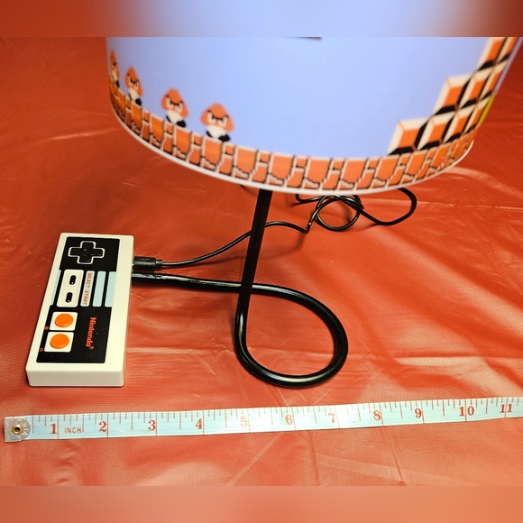 Nintendo Super Mario Bros NES LED Retro Lamp w/Classic D-Pad Controls Light EUC - Picture 4 of 7